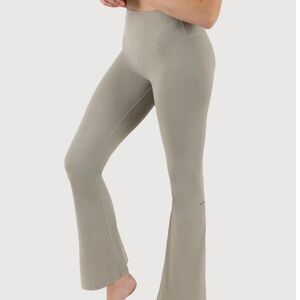 Bloch Scorched Dune Flared Yoga Pants  Sage Green/Beige, Size Large, Super Soft!